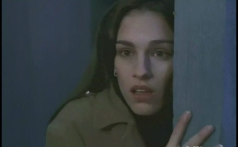 Amy Jo Johnson em Night Visions